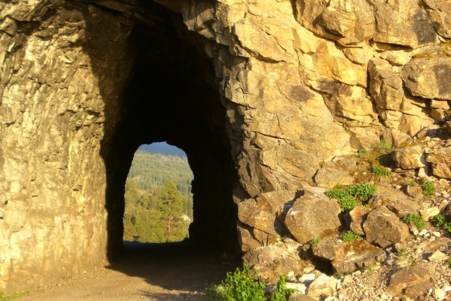 Kettle Valley Trail, Tunnel
