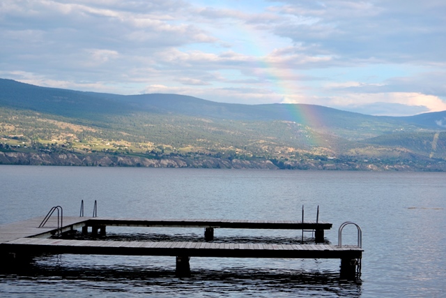 Regenbogen über dem Lake Okanagan